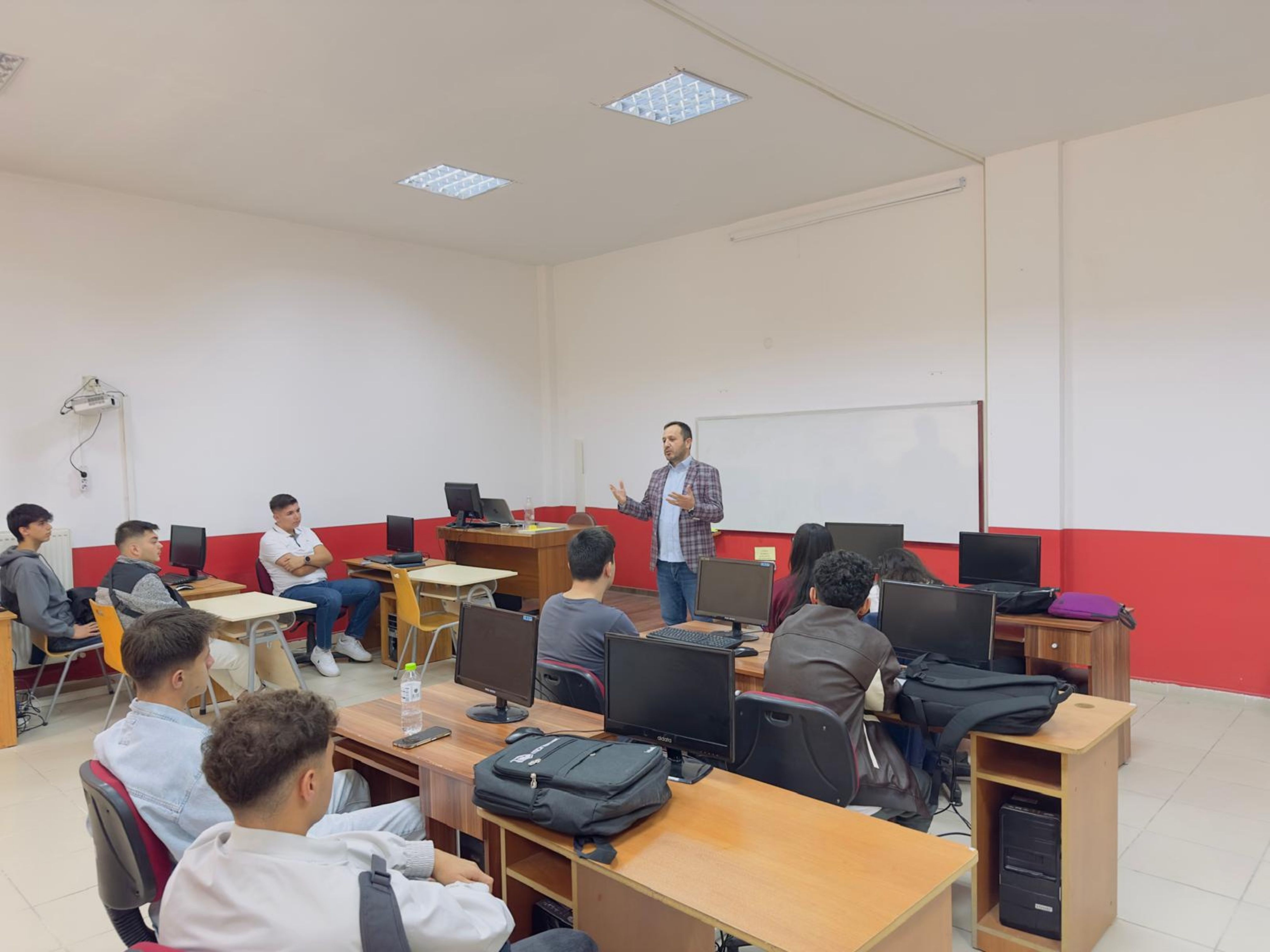 Taşköprü Meslek Yüksekokulu’nda Güz Yarıyılı Prof. Dr. Abdullah Çağrı BİBER’in İlk Dersiyle Başladı