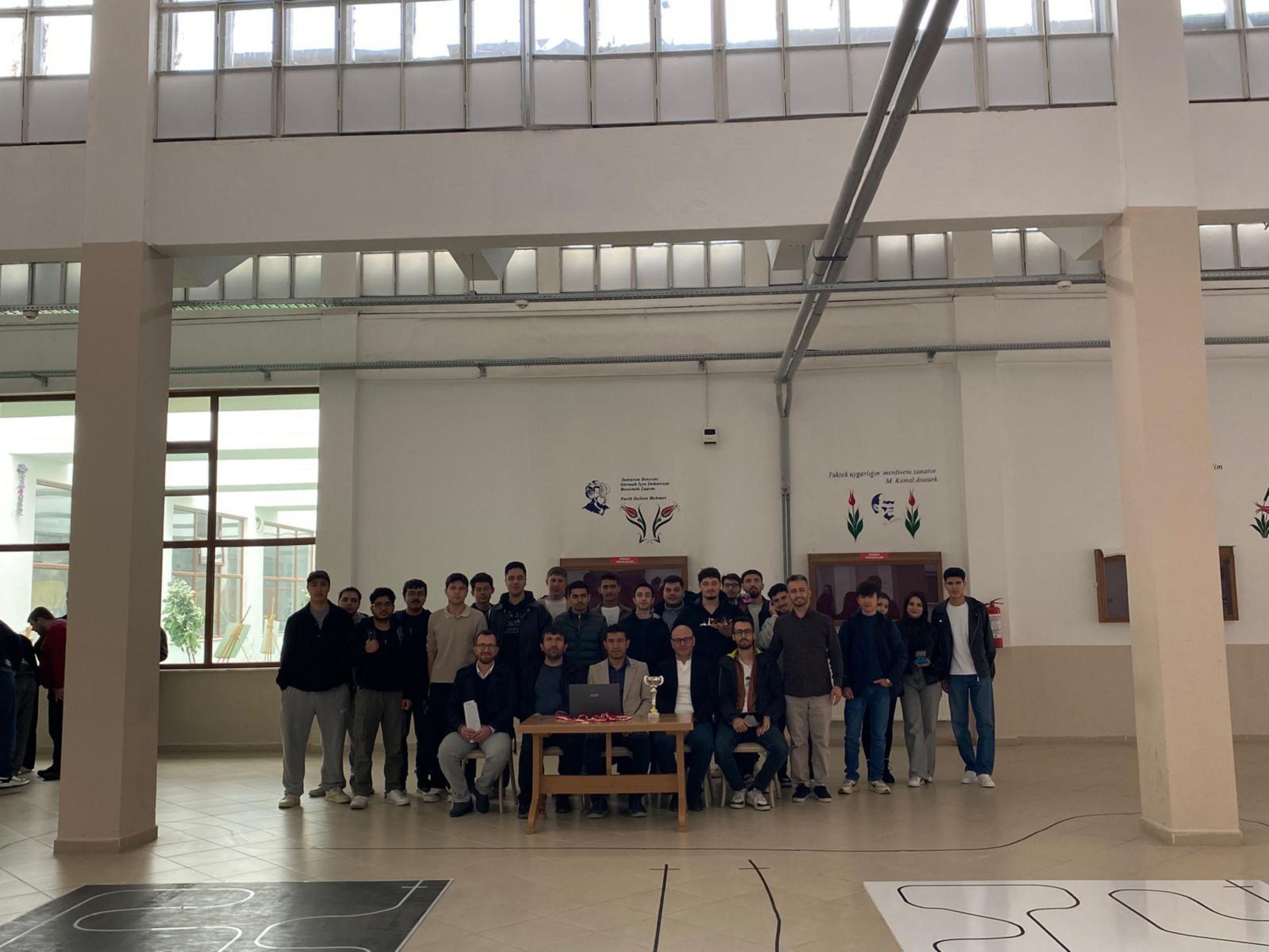 Taşköprü MYO’da Teknoloji Rüzgarı: 1. Geleneksel Çizgi İzleyen Robot Yarışması Büyük İlgi Gördü