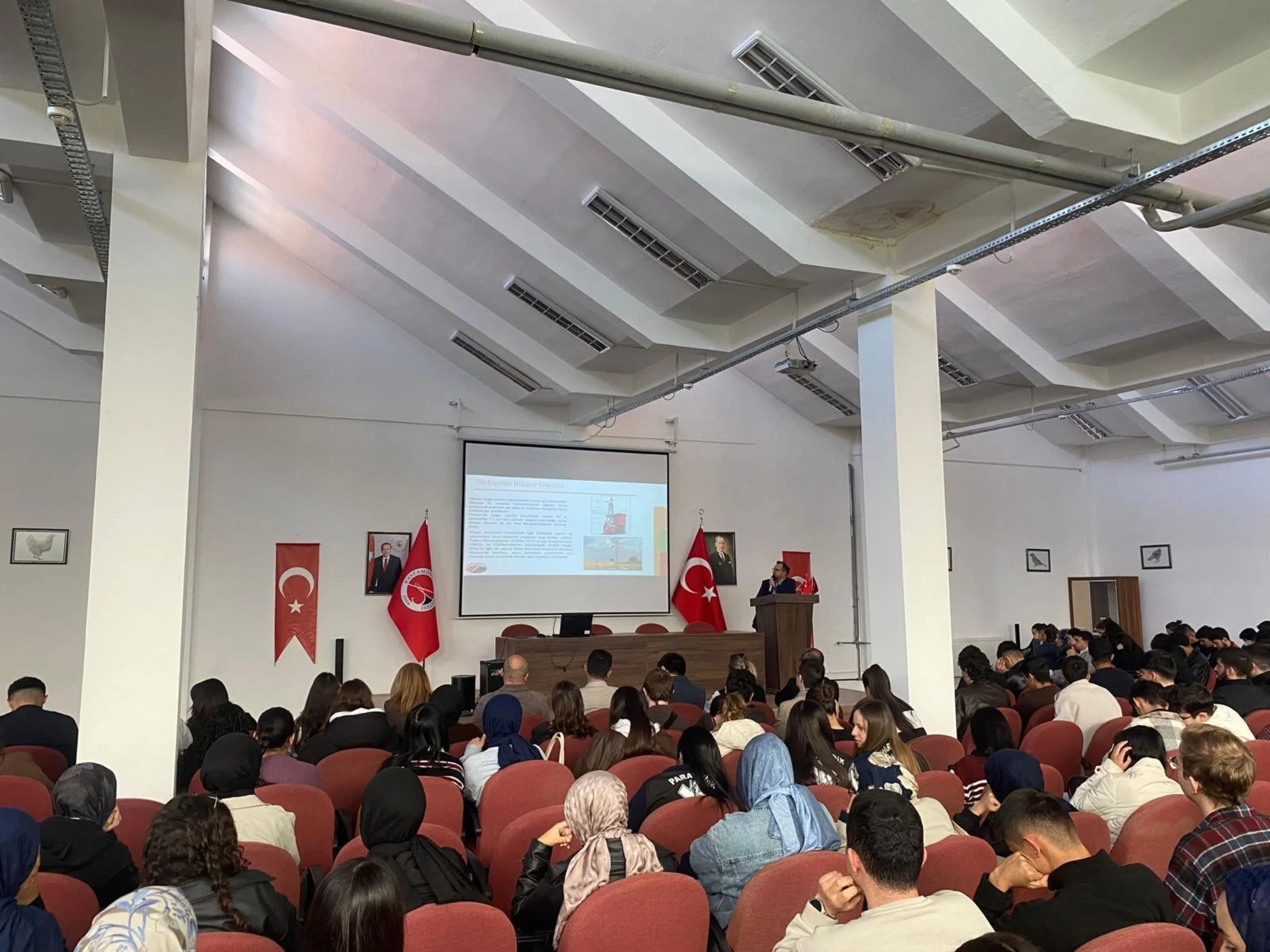 Taşköprü MYO’da “Yenilenebilir Enerji Kaynakları” Konulu Konferans Gerçekleştirildi